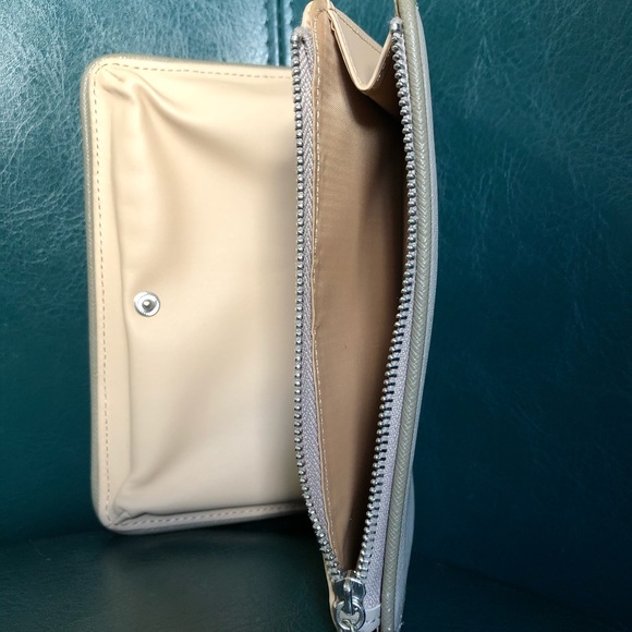 Guess Wallet - Picture 5 of 6